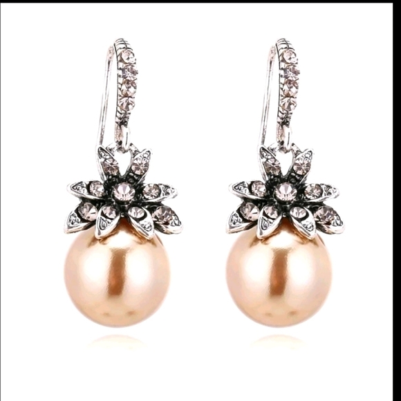 Jewelry - Gorgeous Vintage Champagne Pearl Earrings